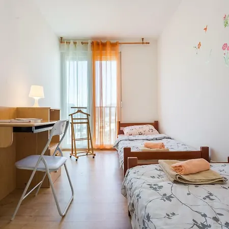 A Sweet With A View Of The Sea, Balcony Split